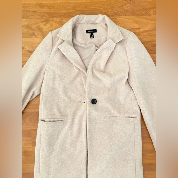 Pale Pink/Cream Warm Winter Coat in Women’s Size 6 - Picture 2 of 7